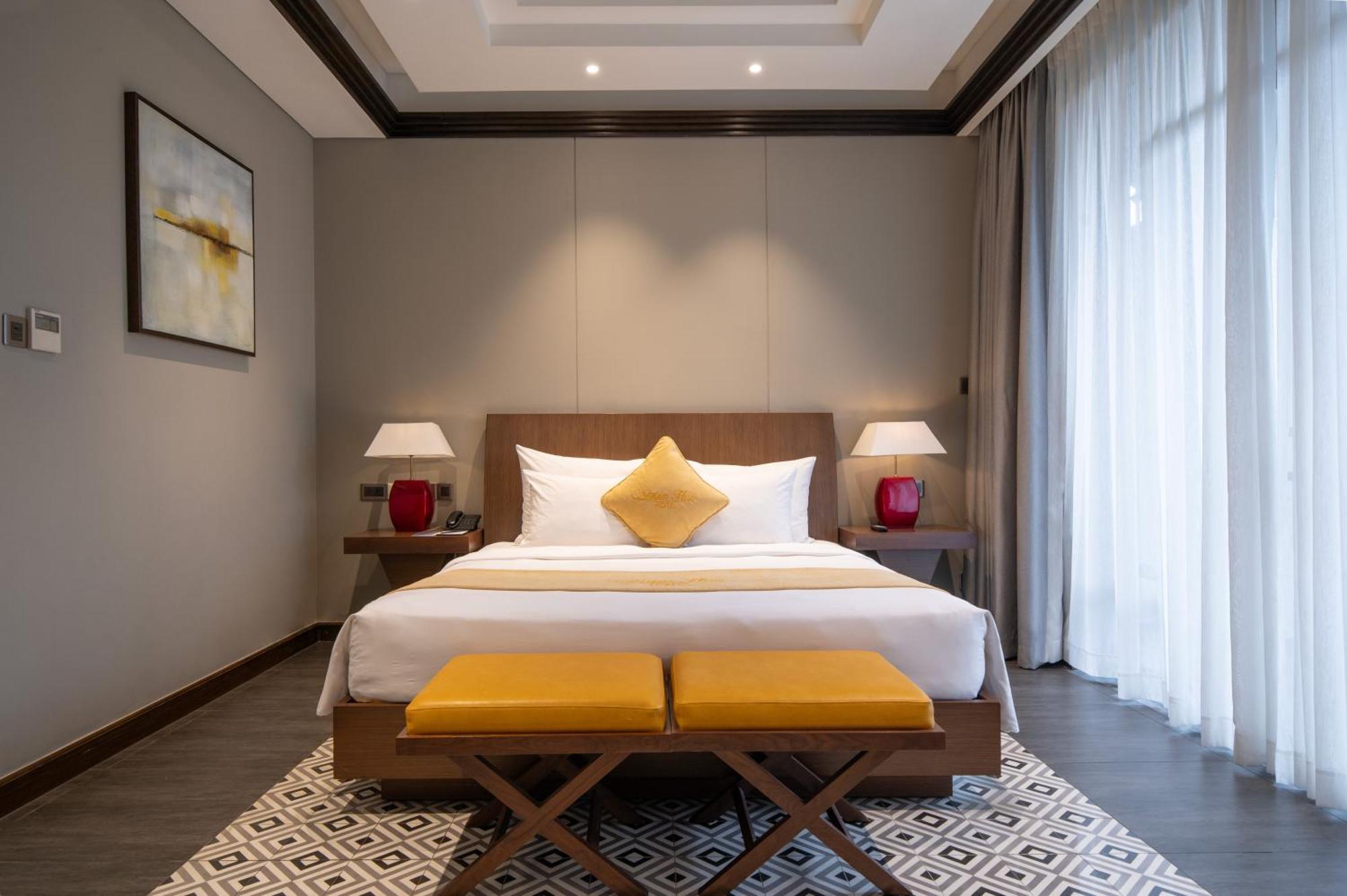 Senna Hue Hotel Exteriér fotografie A bedroom at the hotel